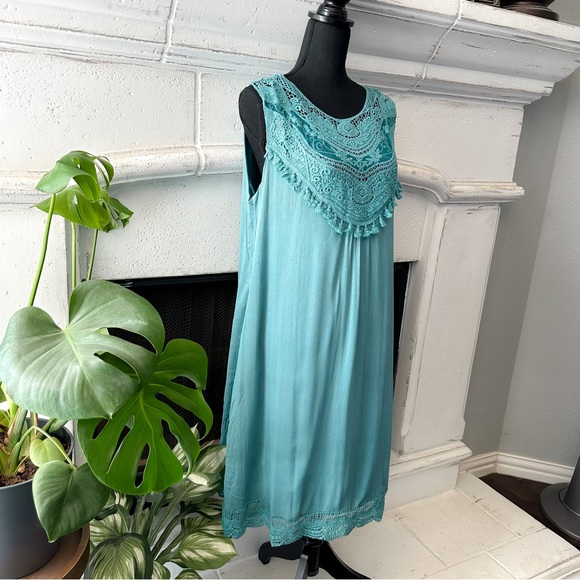 Davi & Dani - Lace Collar Bohemian Tunic Dress - Picture 4 of 4